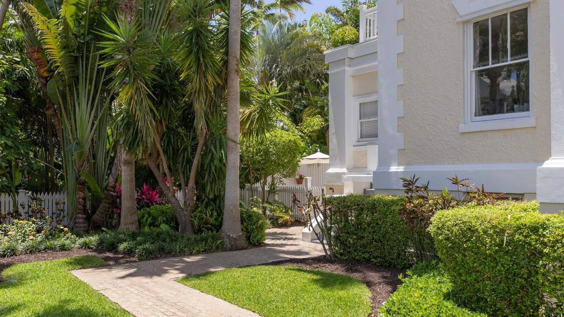 ** Bed & Breakfast Weatherstation Inn Circa 1911 Key West United States