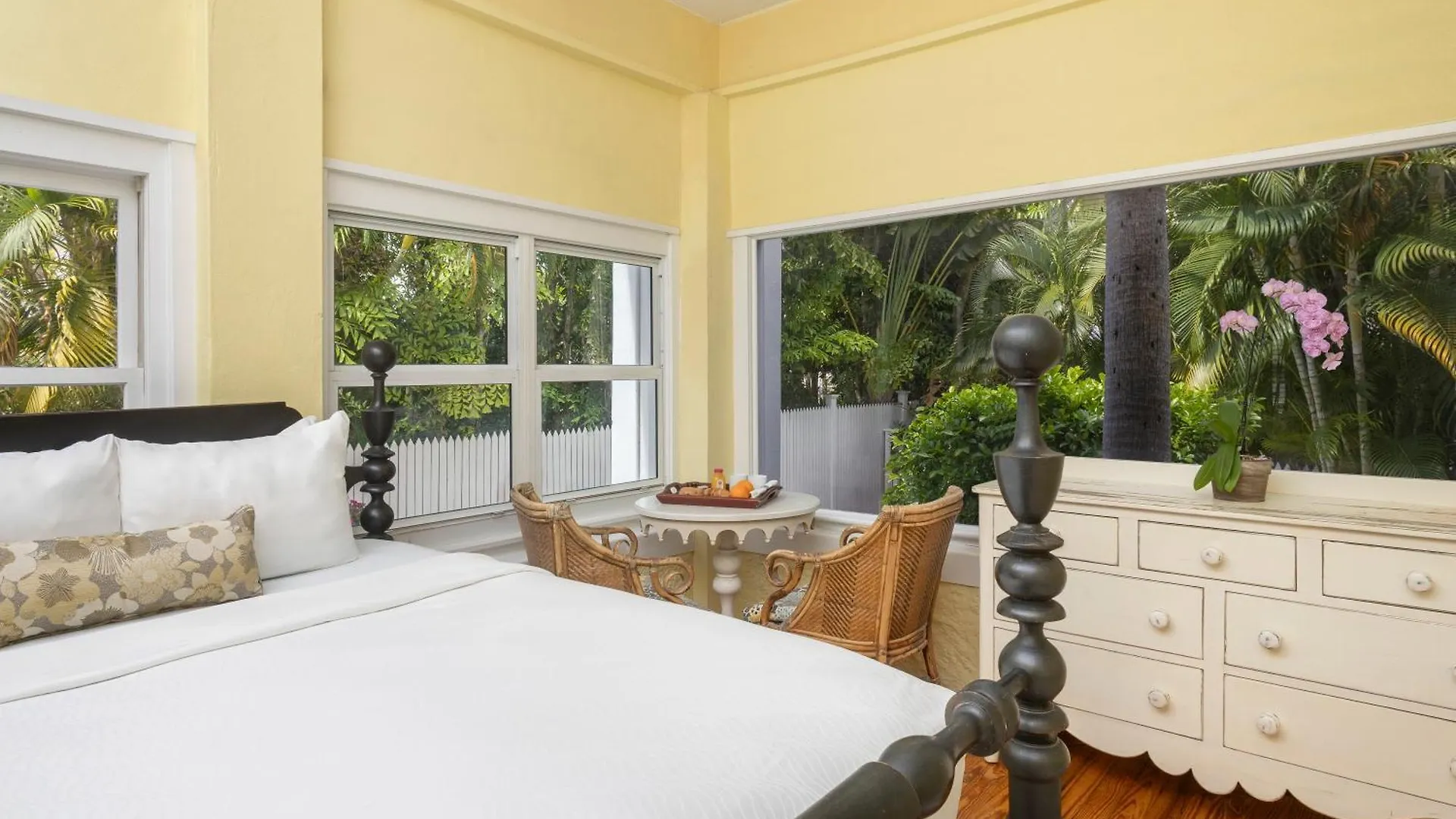 Weatherstation Inn Circa 1911 Key West Bed & Breakfast