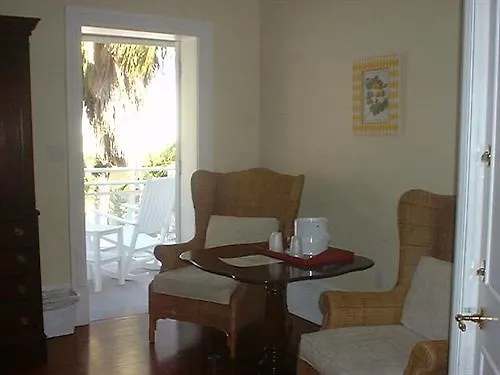 Weatherstation Inn Circa 1911 Key West Bed & Breakfast